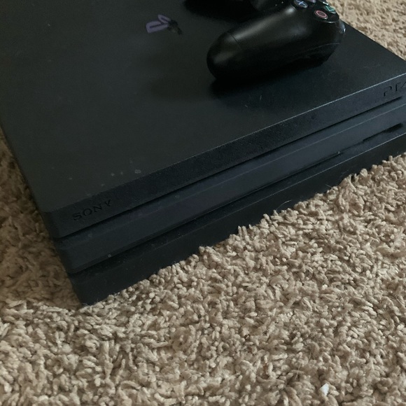 Ps4 Pro - Picture 3 of 3
